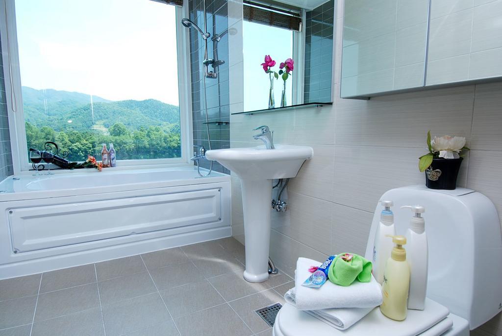 Moonlight Blue Pension Gapyeong Esterno foto